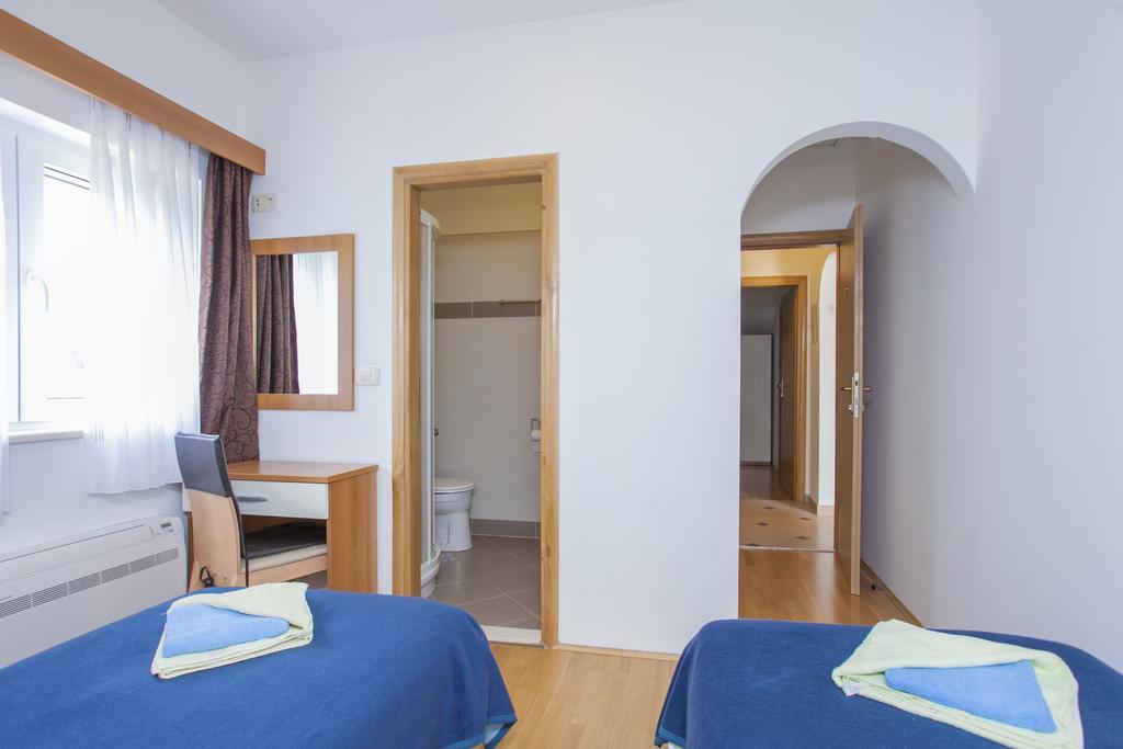 Apartments Villa Maris Lumbarda Quarto foto