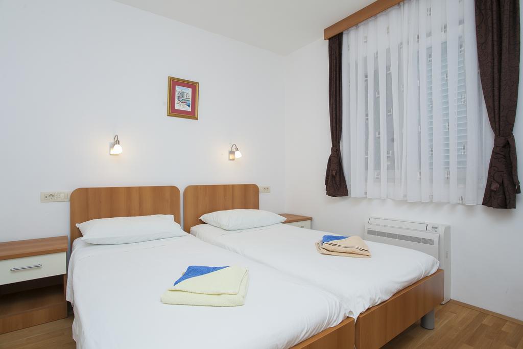 Apartments Villa Maris Lumbarda Quarto foto